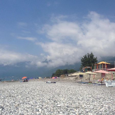 Na Shapsug Guest House Gagra Bagian luar foto