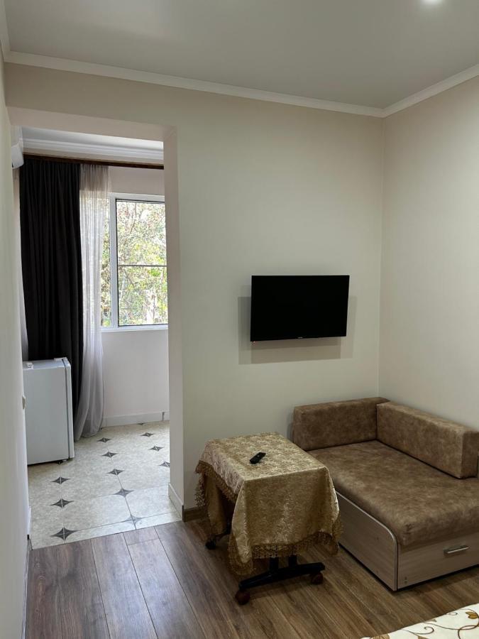 Na Shapsug Guest House Gagra Bagian luar foto