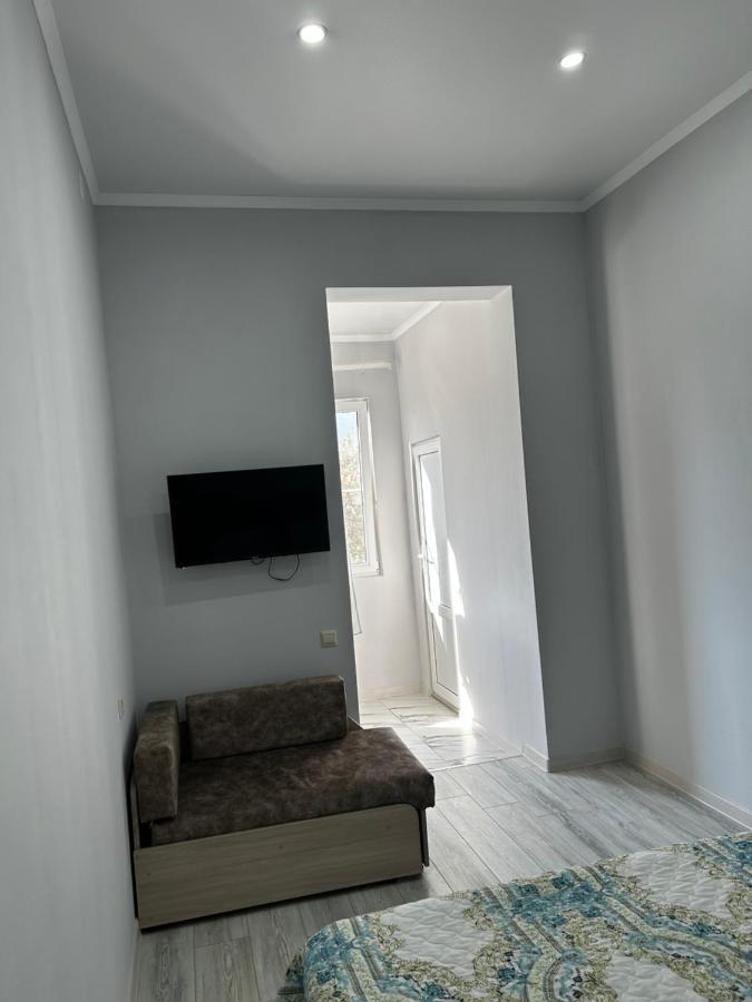 Na Shapsug Guest House Gagra Bagian luar foto