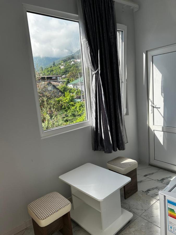 Na Shapsug Guest House Gagra Bagian luar foto