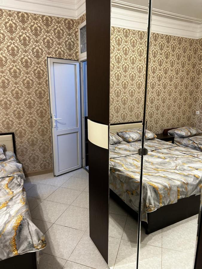 Na Shapsug Guest House Gagra Bagian luar foto