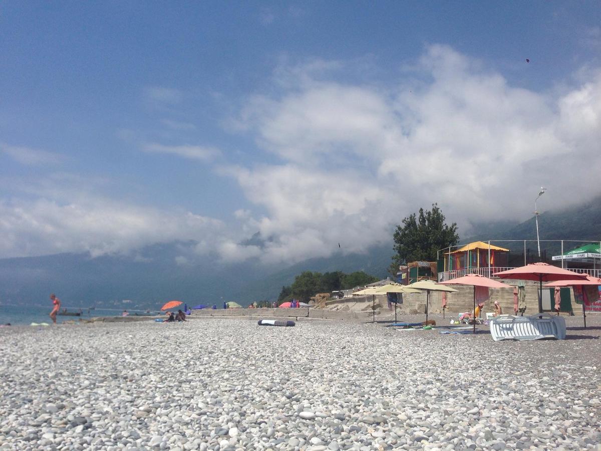 Na Shapsug Guest House Gagra Bagian luar foto