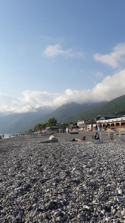 Na Shapsug Guest House Gagra Bagian luar foto